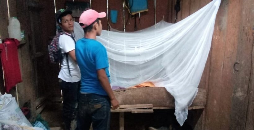 Continua la entrega de mosquiteros con (MTILD) en comunidad El Hormiguero