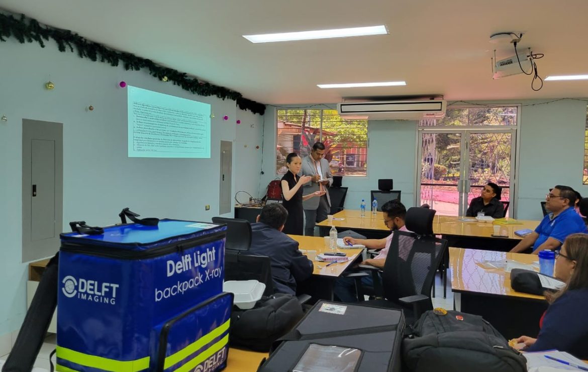 SESIÓN DE ENTRENAMIENTO PARA IMPLEMENTACIÓN DE TAMIZAJE DE BÚSQUEDA ACTIVA DE TB CON RX CAD4TB EN POBLACIONES DE RIESGO